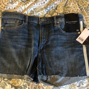Banana Republic Mid-Rise 3inch Short
